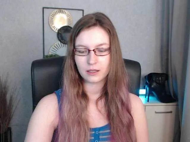 Live sex webcam photo for EmmaHeart #291415845