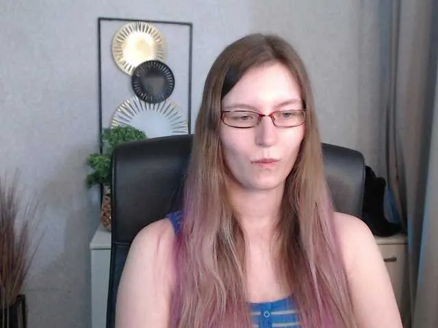 Live sex webcam photo for EmmaHeart #291424474