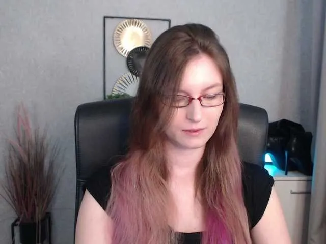 Live sex webcam photo for EmmaHeart #291430035