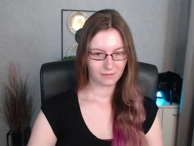 Live sex webcam photo for EmmaHeart #291437165