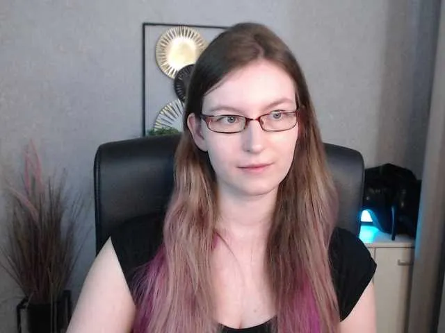 Live sex webcam photo for EmmaHeart #291457246