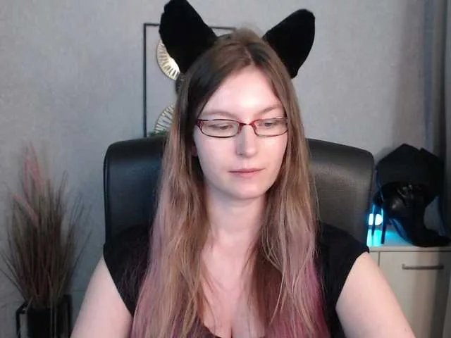 Live sex webcam photo for EmmaHeart #291458557