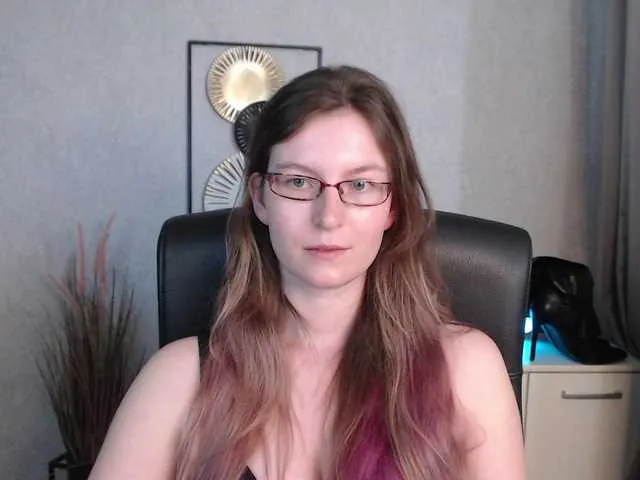 Live sex webcam photo for EmmaHeart #291465886