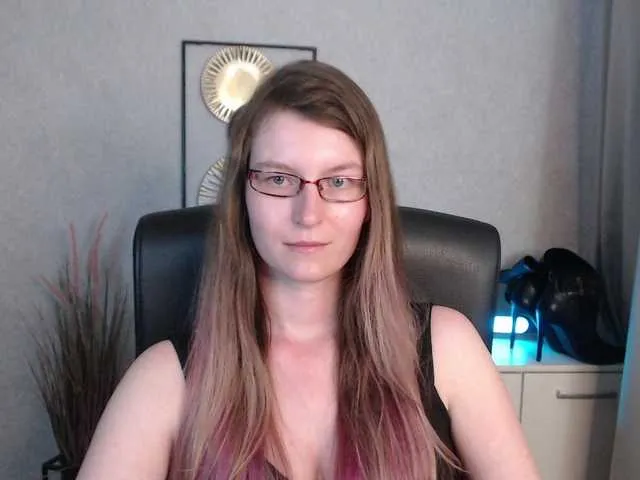 Live sex webcam photo for EmmaHeart #291474717