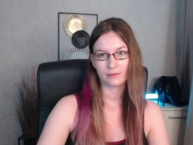 Live sex webcam photo for EmmaHeart #291505077