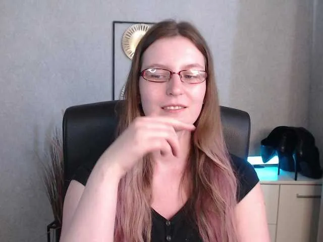 Live sex webcam photo for EmmaHeart #291520362