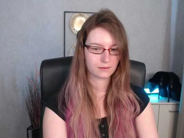 Live sex webcam photo for EmmaHeart #291525795