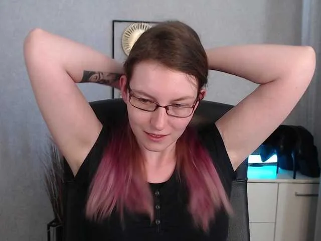 Live sex webcam photo for EmmaHeart #291527457