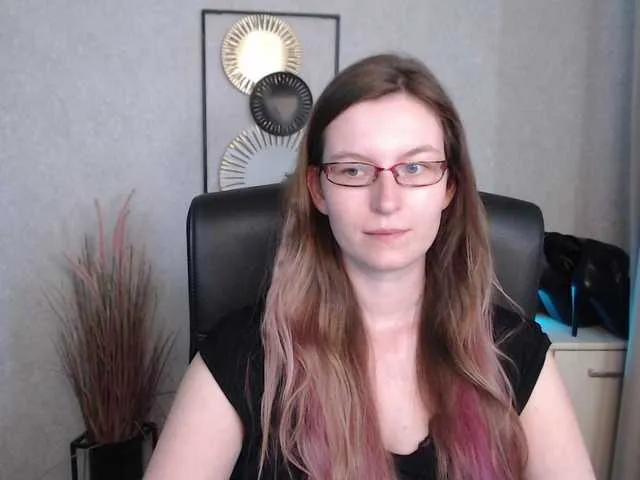 Live sex webcam photo for EmmaHeart #291568739