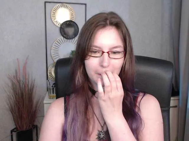 Live sex webcam photo for EmmaHeart #291587751