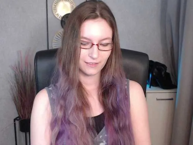 Live sex webcam photo for EmmaHeart #291639518