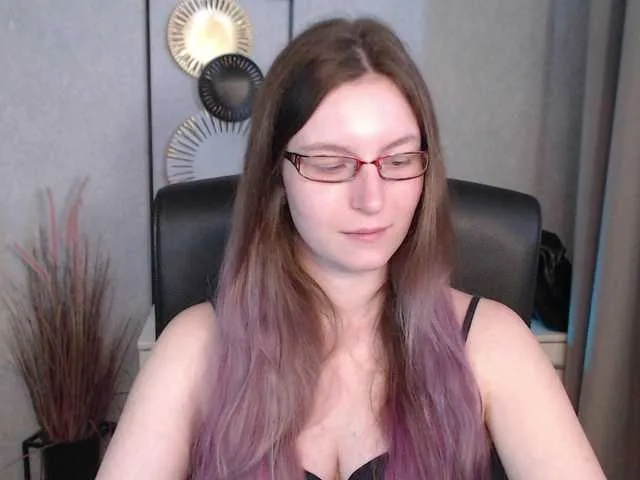 Live sex webcam photo for EmmaHeart #291679355