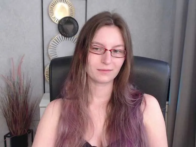 Live sex webcam photo for EmmaHeart #291680750