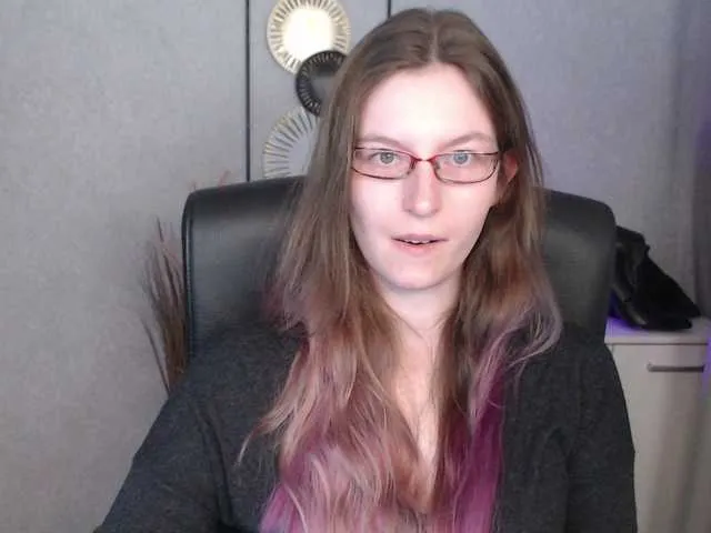 Live sex webcam photo for EmmaHeart #291737946