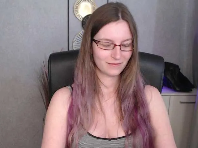 Live sex webcam photo for EmmaHeart #291739412