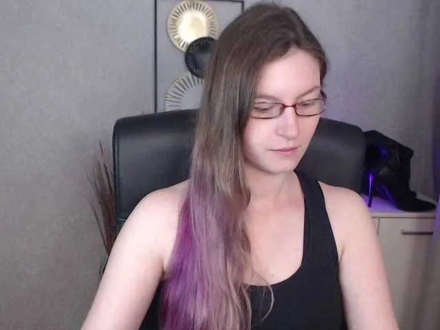 Live sex webcam photo for EmmaHeart #291775883