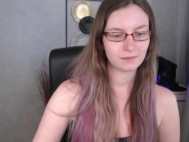 Live sex webcam photo for EmmaHeart #291777089