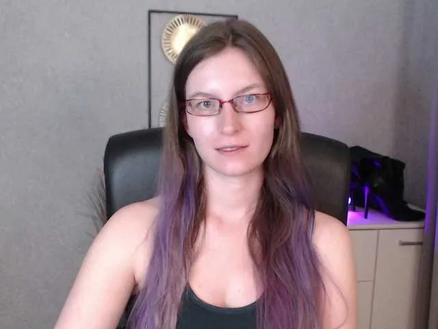 Live sex webcam photo for EmmaHeart #291839091