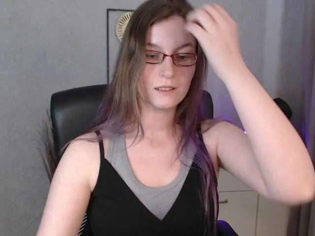 Live sex webcam photo for EmmaHeart #291899660