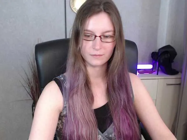 Live sex webcam photo for EmmaHeart #291932764