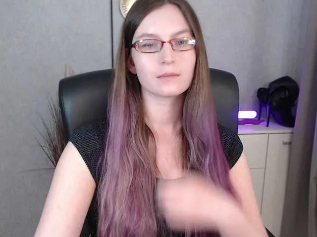 Live sex webcam photo for EmmaHeart #291939907