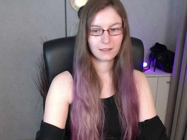 Live sex webcam photo for EmmaHeart #291965285