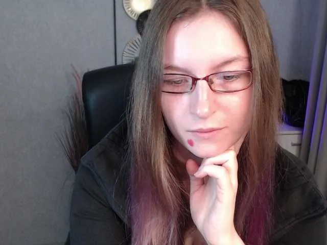 Live sex webcam photo for EmmaHeart #291985103