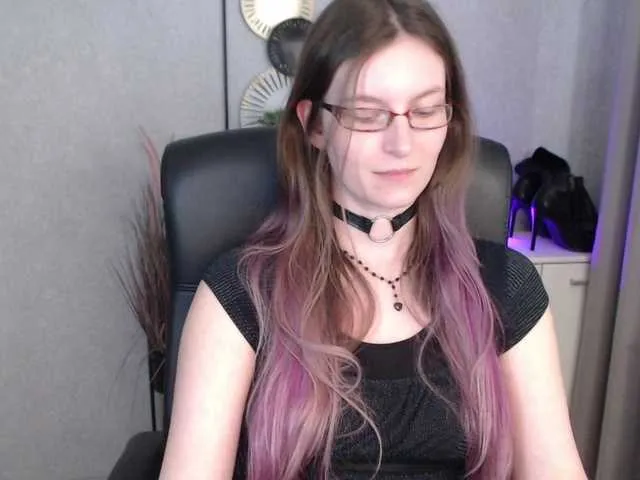 Live sex webcam photo for EmmaHeart #291993656