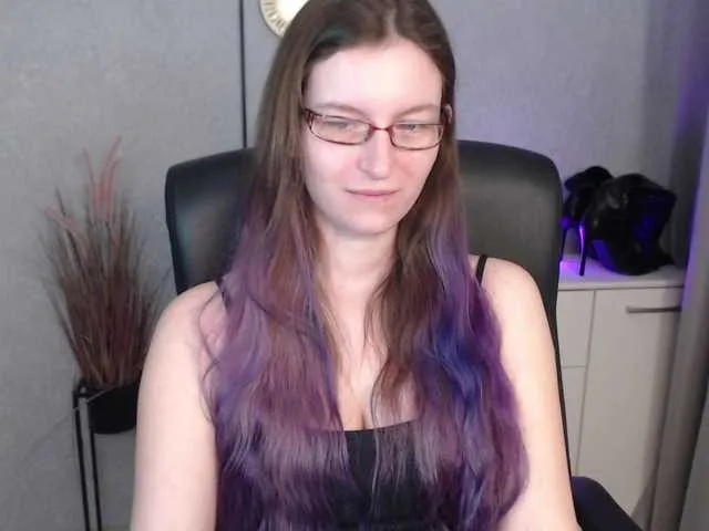 Live sex webcam photo for EmmaHeart #292039067