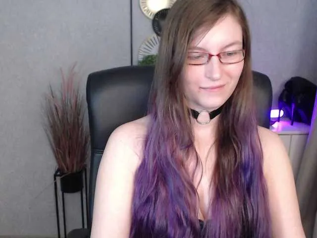 Live sex webcam photo for EmmaHeart #292079435