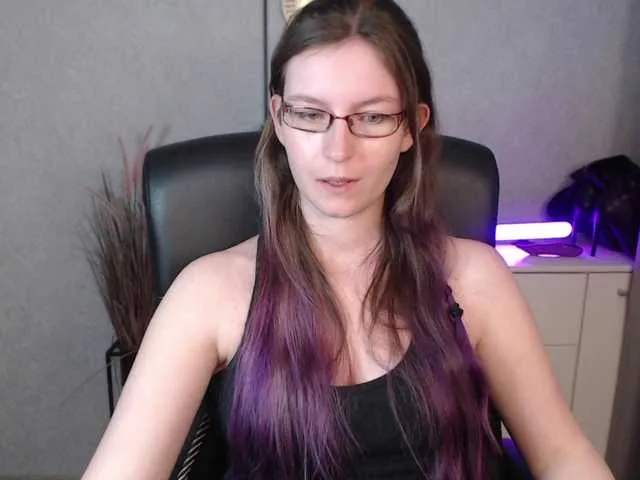 Live sex webcam photo for EmmaHeart #292119417