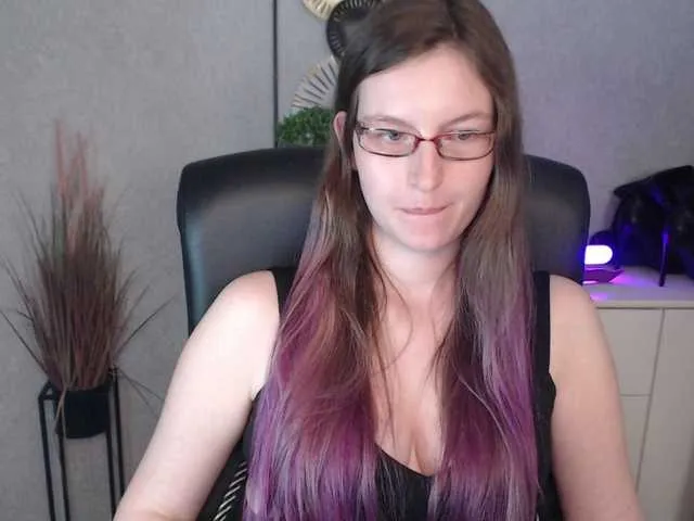 Live sex webcam photo for EmmaHeart #292207937