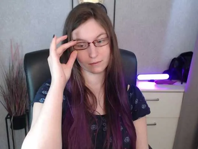 Live sex webcam photo for EmmaHeart #292267922