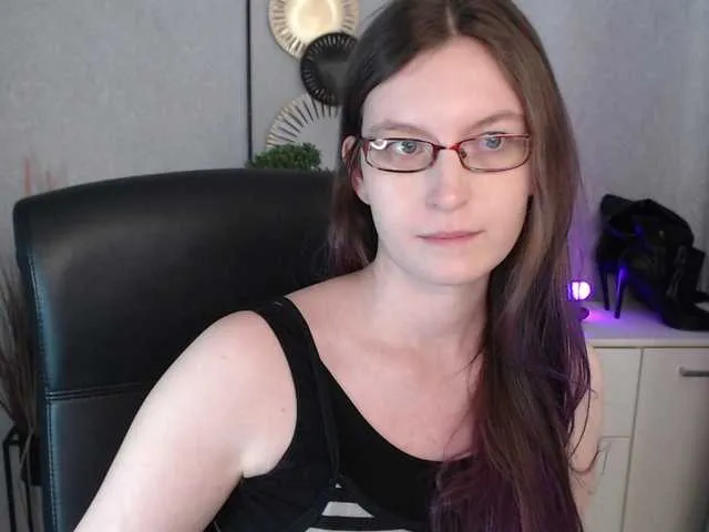 Live sex webcam photo for EmmaHeart #292282459