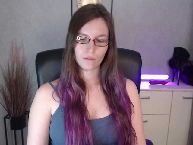 Live sex webcam photo for EmmaHeart #292355736