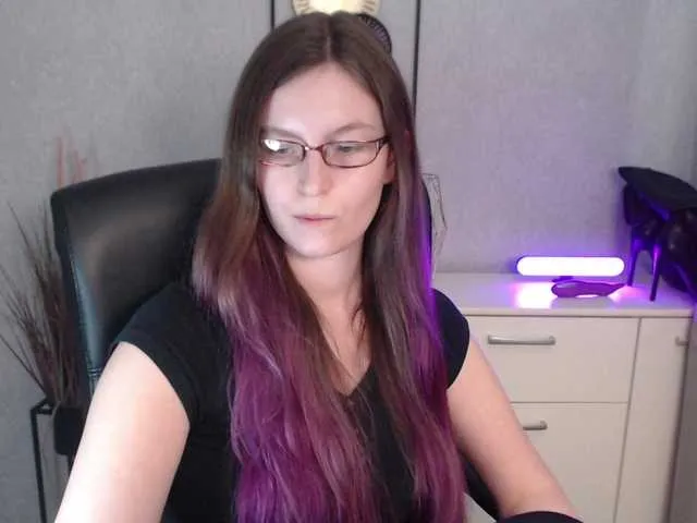 Live sex webcam photo for EmmaHeart #292387997