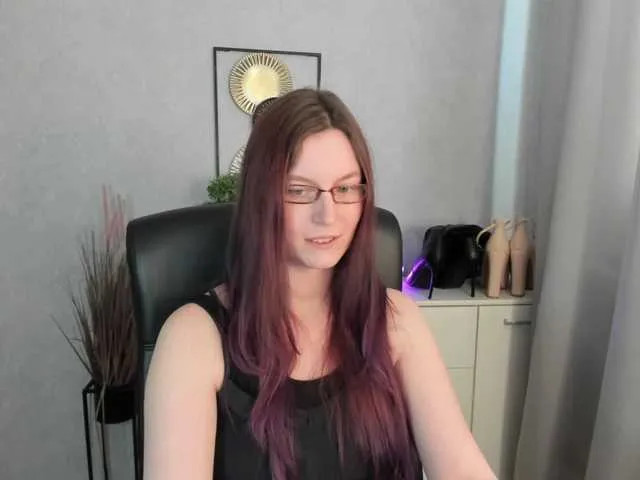 Live sex webcam photo for EmmaHeart #293281388
