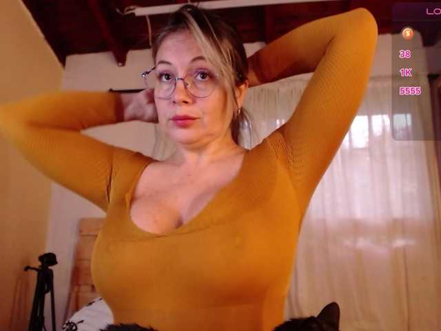 Live sex webcam photo for EmmaHenderson #290792426