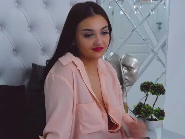 Live sex webcam photo for EmmaHikcs #275887798