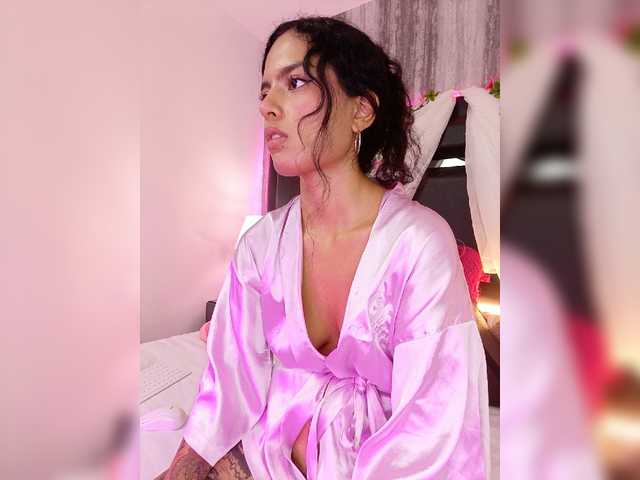 Live sex webcam photo for EmmaJannel #277789350