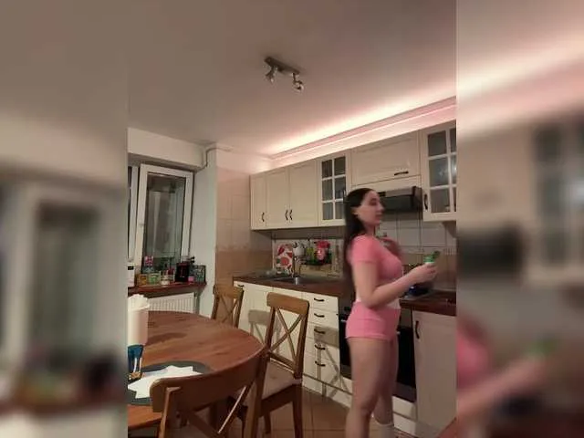 Live sex webcam photo for EmmaLayla #291140387