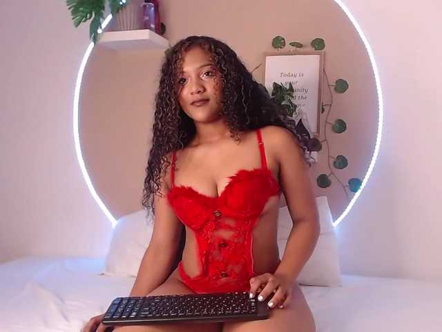 Live sex webcam photo for EmmaLennox #274031344