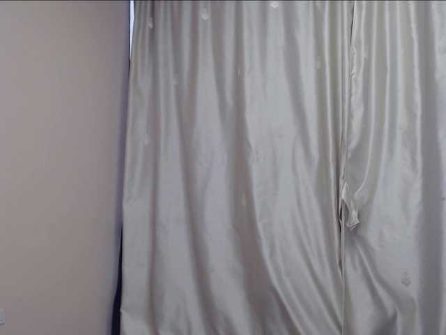 Live sex webcam photo for EmmaPalmer #272343098