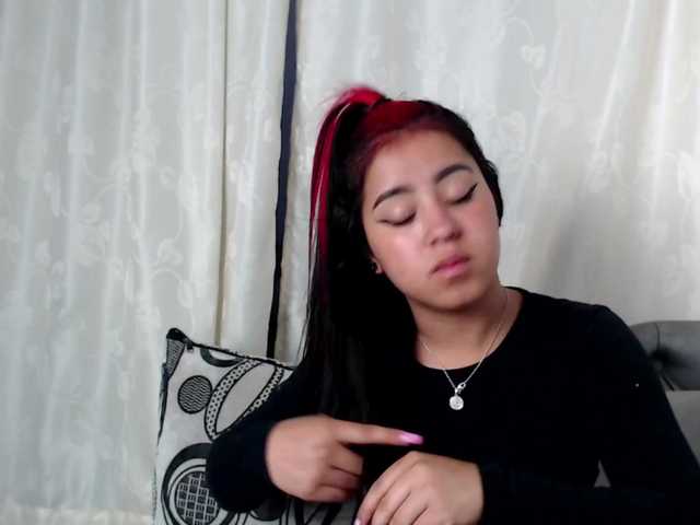 Live sex webcam photo for EmmaPalmer #272539781