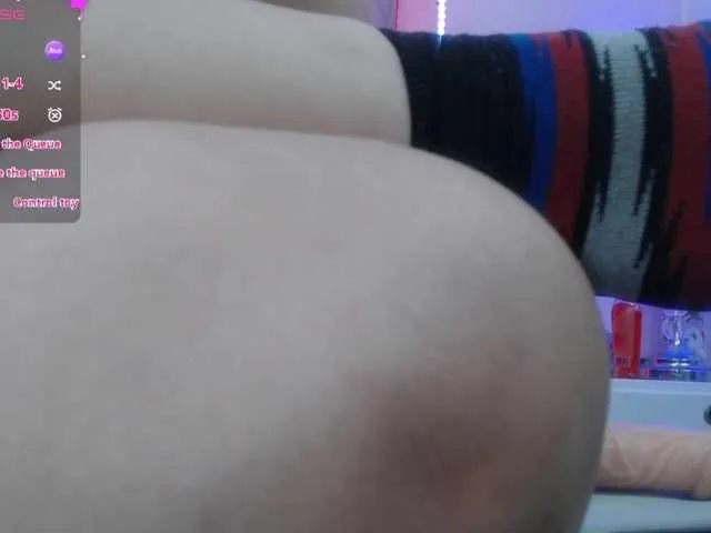 Live sex webcam photo for EmmaPink3 #292318453