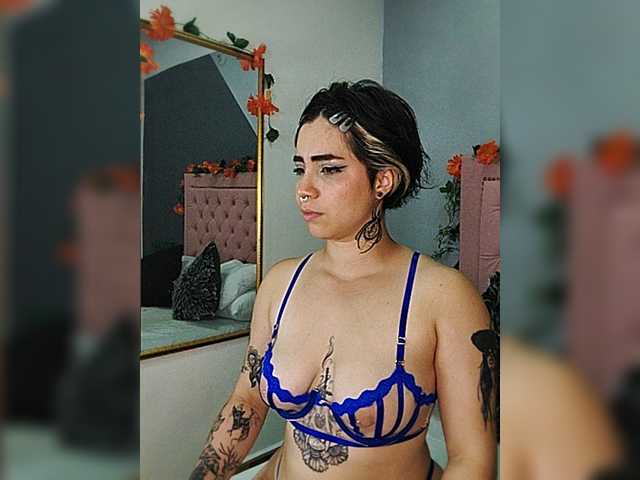 Live sex webcam photo for EmmaPresth #275566045