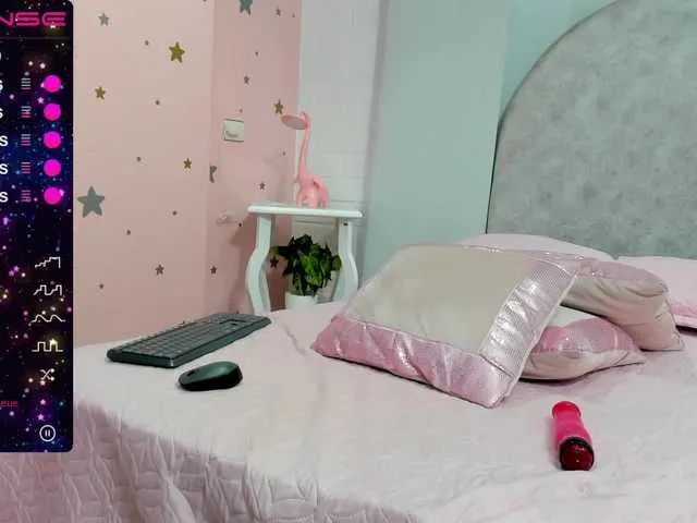 Live sex webcam photo for EmmaQuiinn #273861474