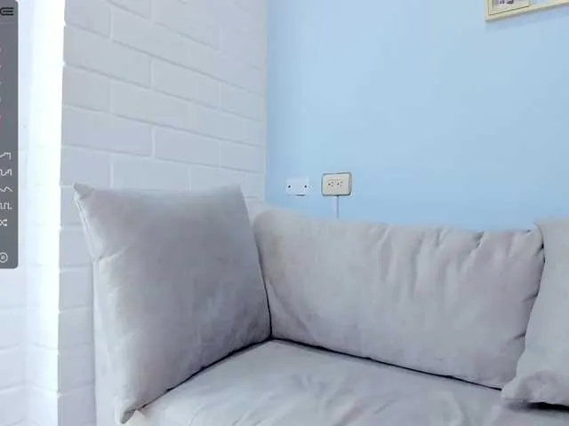 Live sex webcam photo for EmmaQuiinn #274020931