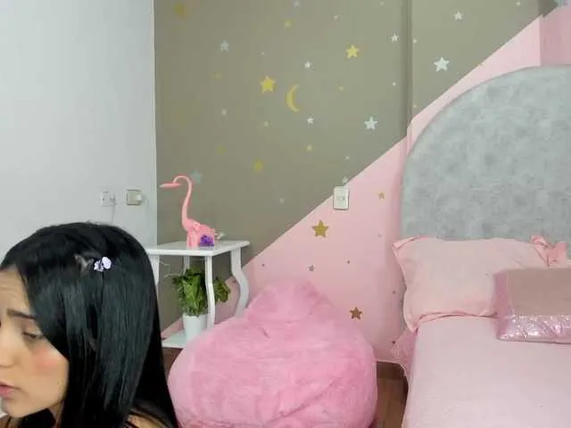 Live sex webcam photo for EmmaQuiinn #274197499