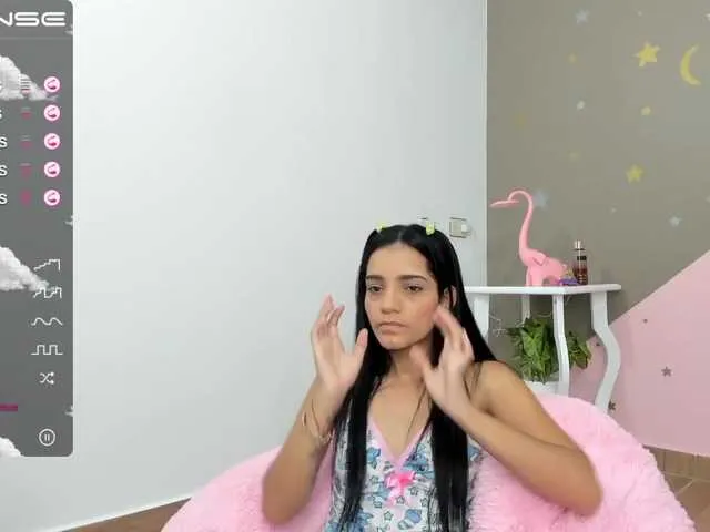 Live sex webcam photo for EmmaQuiinn #274247489